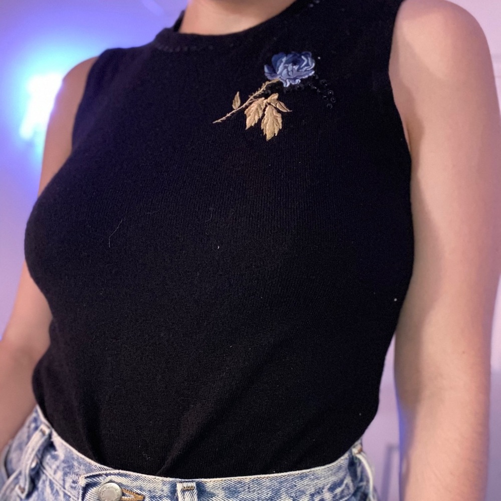 VINTAGE LIZ CLAIBORNE BLACK SWEATER VEST WITH BLUE EMBROIDERED FLORAL PATCH